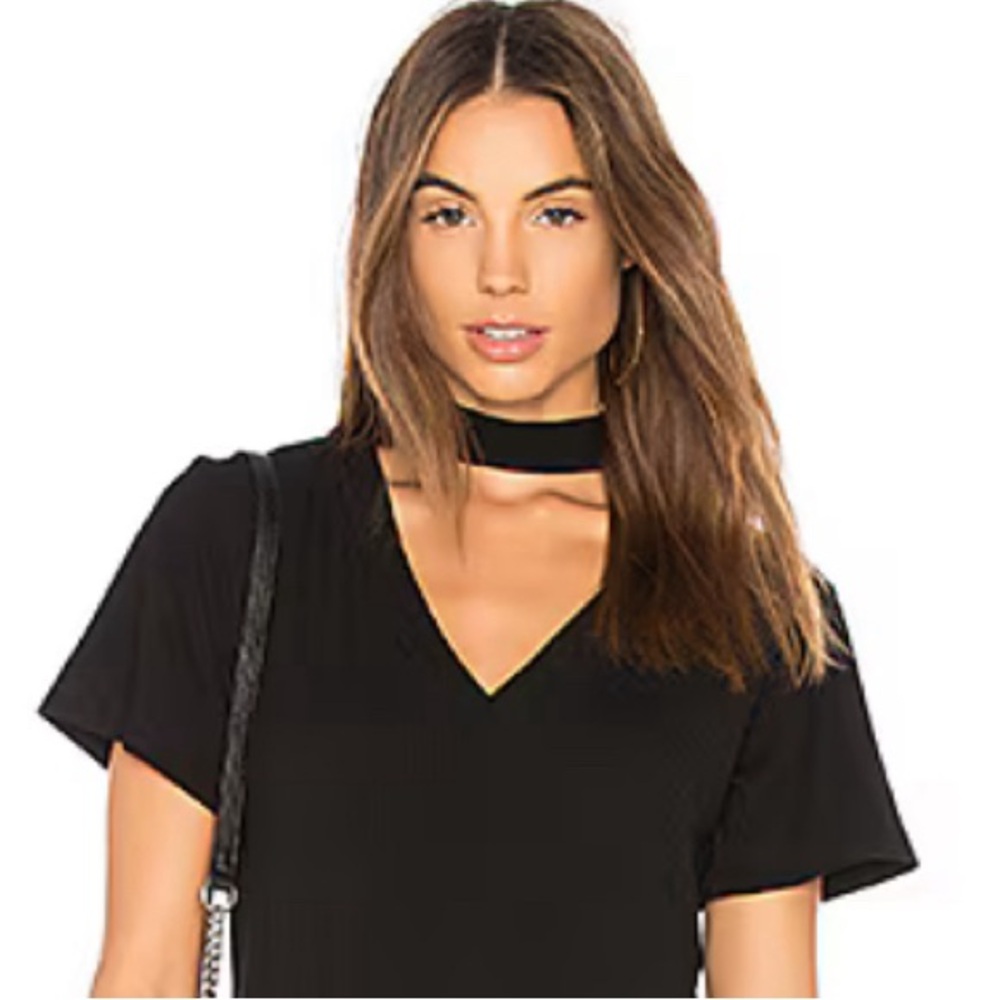 LNA deep V choker tee